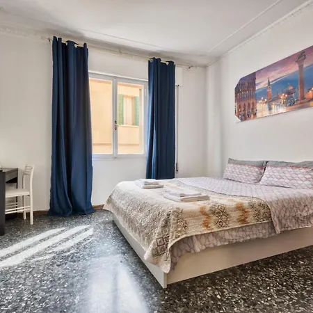 Апартаменты Cozy In With Free Parking Венеция