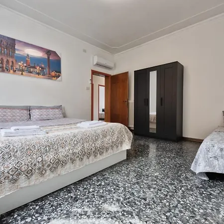 Cozy In With Free Parking Апартаменты *