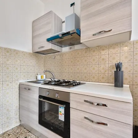 Cozy In With Free Parking Апартаменты *